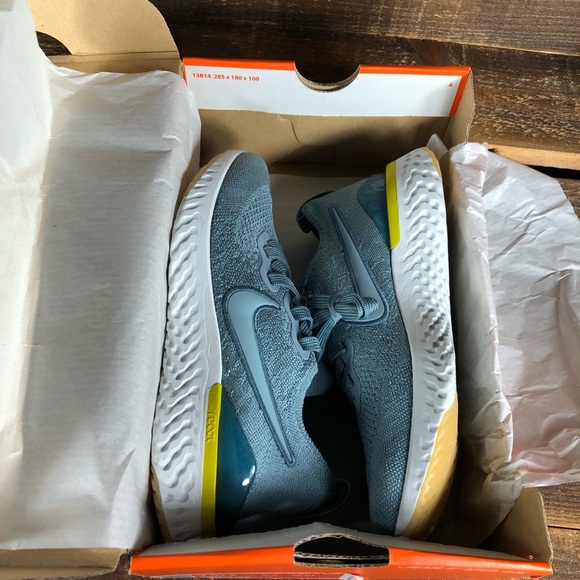 NEW Women's Nike Epic React Flyknit 2 Shoes Size 6 - Picture 8 of 8